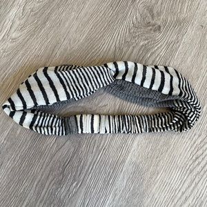 Black and white stripe headband